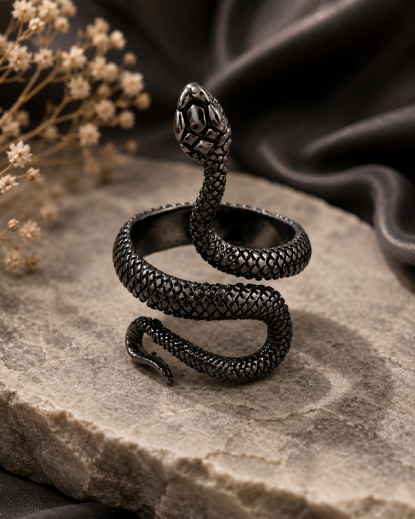 inel-snake-negru-sarpe-ajustabil-syggy.jpg