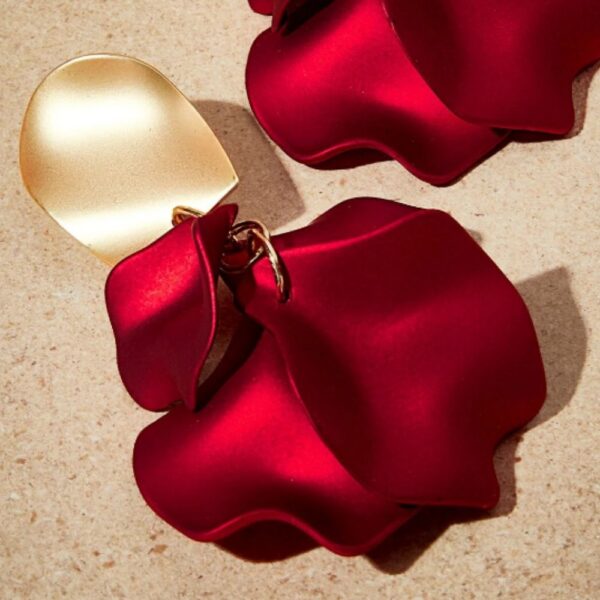 Cercei Petale Rosu - Design Floral, Usor si Durabil