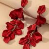 Cercei Red Petal – Petale de Flori Roșii Elegante