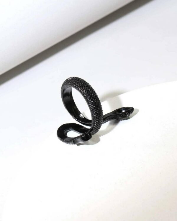 Inel Snake Negru – Șarpe Ajustabil, Model Syggy
