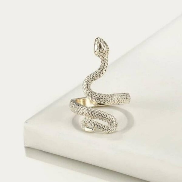 Inel Snake Ajustabil – Model Șarpe Argintiu