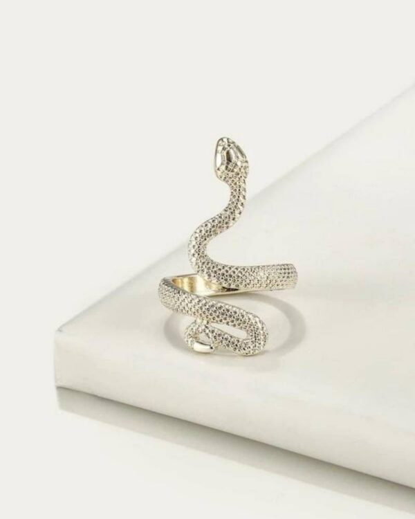 Inel Snake Ajustabil – Model Șarpe Argintiu